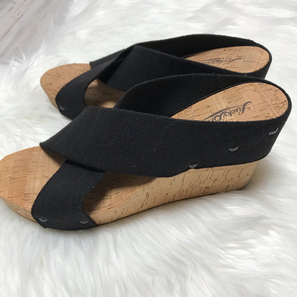 NEW Lucky Brand Black Wedge Sandals 10 - Picture 3 of 6